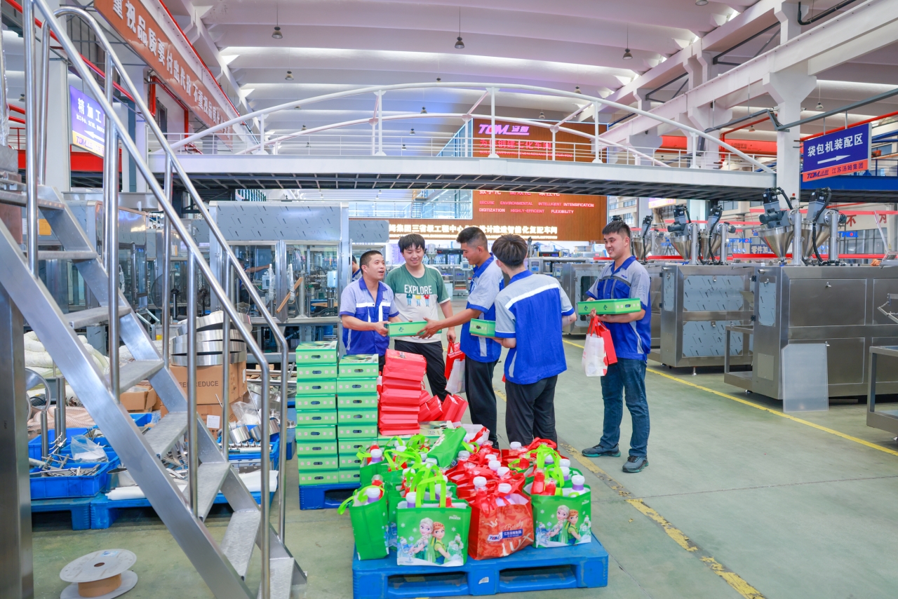 攜手并進，共創(chuàng)佳績！上半年銷售同比飆升47%，大暑至，湯姆集團為員工送上專屬清涼禮遇，共慶夏日榮耀！